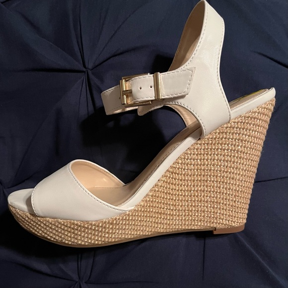 NEW Jessica Simpson Jelana white/woven straw wedge sandals - Picture 2 of 4
